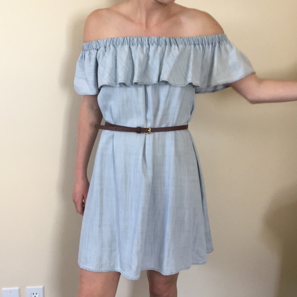 Off the shoulder light denim dress🐳